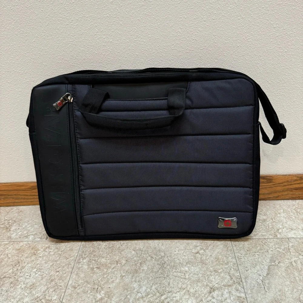 Swiss Gear Anthem 17” Laptop Slim Carrying Case Bag